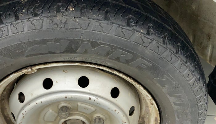 2010 Maruti Alto LXI, Petrol, Manual, 31,078 km, Left front tyre - Minor crack