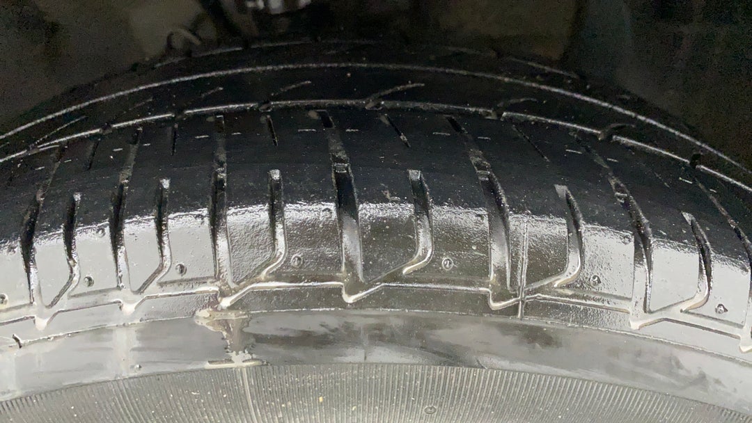 Right Front Tyre Tread