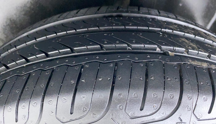 2016 Volkswagen Ameo COMFORTLINE 1.2, Petrol, Manual, 61,124 km, Left Rear Tyre Tread