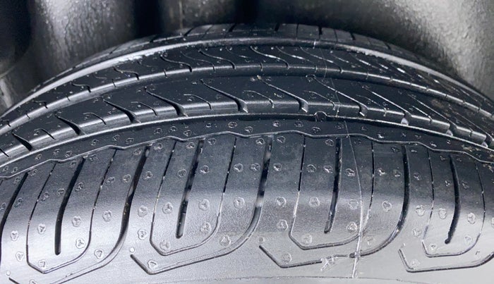 2016 Volkswagen Ameo COMFORTLINE 1.2, Petrol, Manual, 61,124 km, Right Rear Tyre Tread