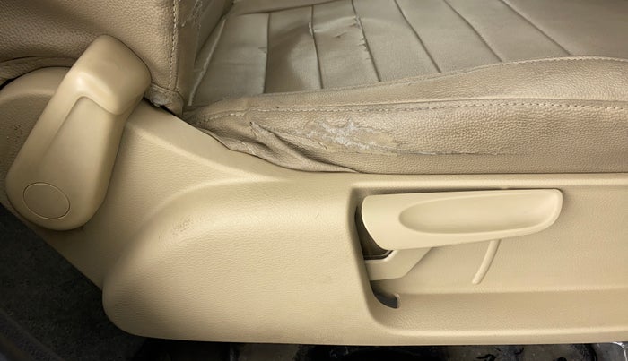 2016 Volkswagen Ameo COMFORTLINE 1.2, Petrol, Manual, 61,124 km, Driver Side Adjustment Panel