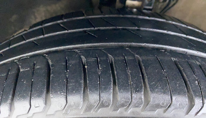 2016 Volkswagen Ameo COMFORTLINE 1.2, Petrol, Manual, 61,124 km, Left Front Tyre Tread