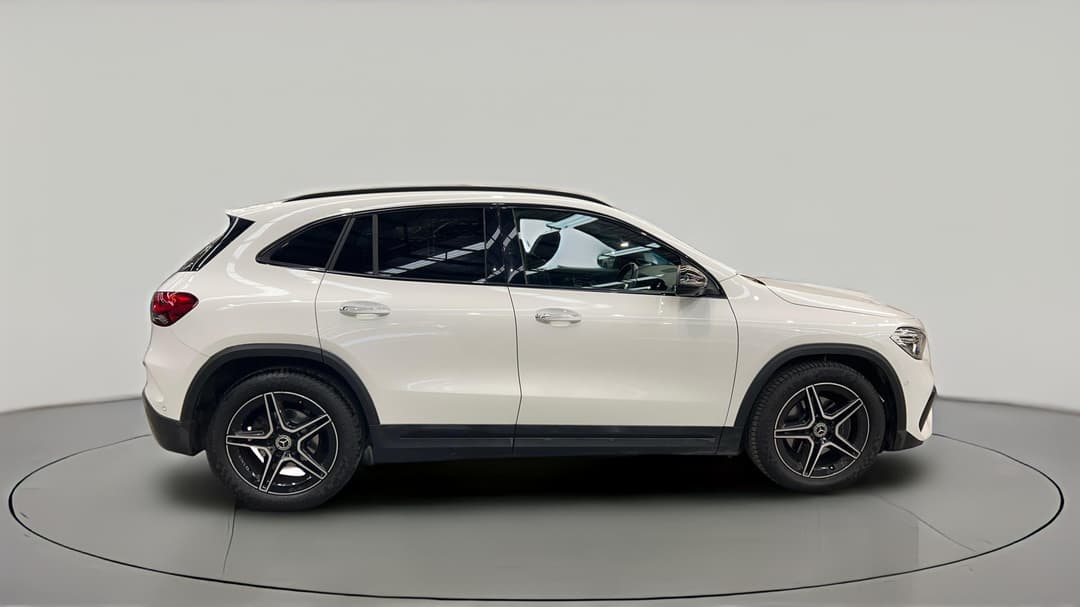 2021 Mercedes-benz GLA 200, Automatic, 77243 km, Right Side View