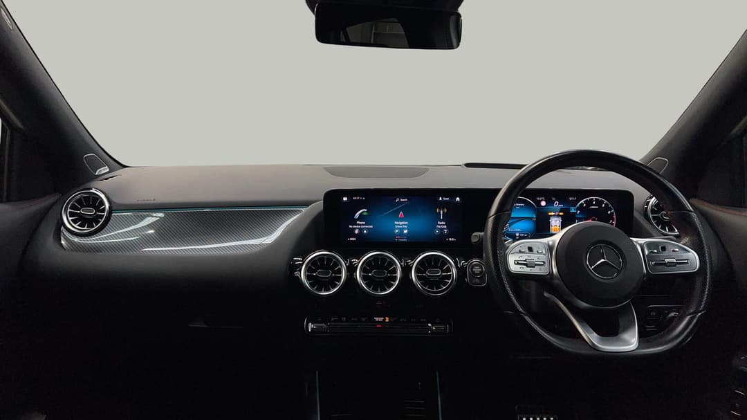 2021 Mercedes-benz GLA 200, Automatic, 77243 km, Dashboard View