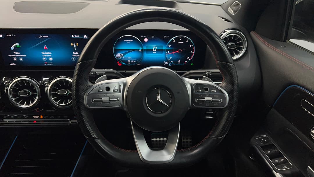 2021 Mercedes-benz GLA 200, Automatic, 77243 km, Steering Wheel Close-up