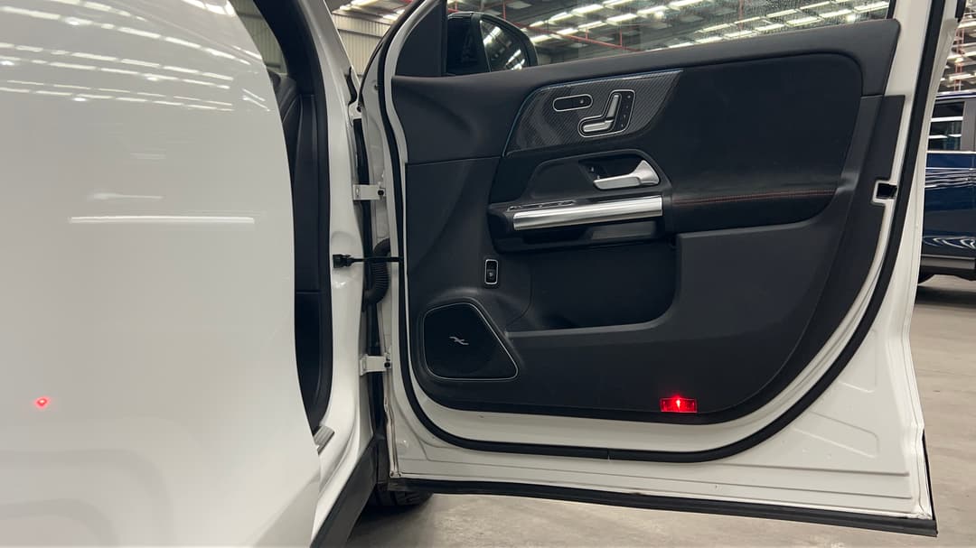 2021 Mercedes-benz GLA 200, Automatic, 77243 km, Speaker View