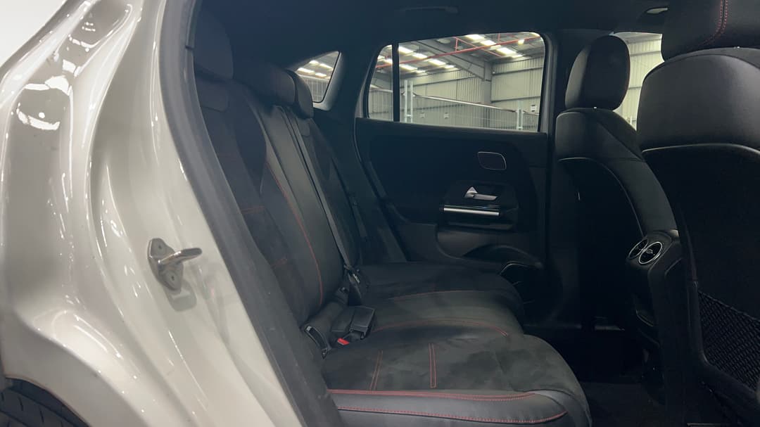 2021 Mercedes-benz GLA 200, Automatic, 77243 km, Right Side Rear Door Cabin View