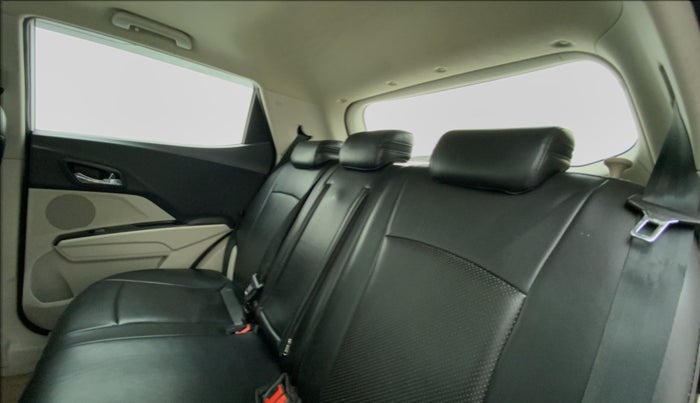 2019 Mahindra XUV300 1.2 W8 OPT, Petrol, Manual, 63,005 km, Right Side Rear Door Cabin