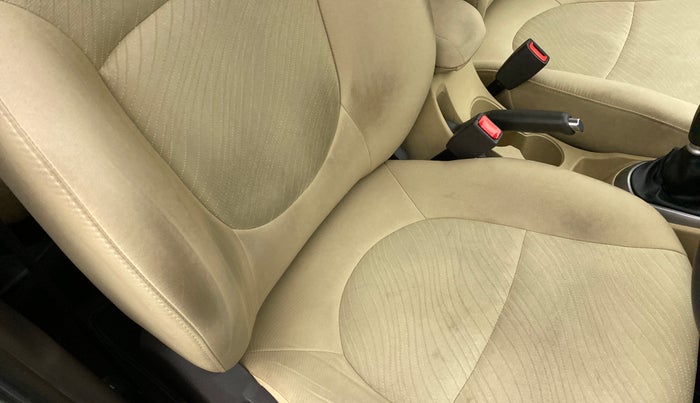 2016 Hyundai Verna FLUIDIC 1.6 SX VTVT, Petrol, Manual, 33,331 km, Driver seat - Cover slightly stained