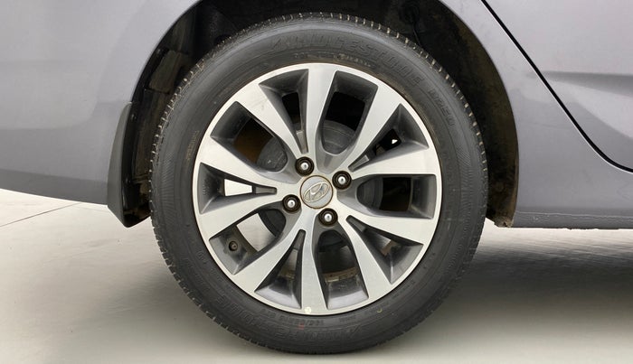 2016 Hyundai Verna FLUIDIC 1.6 SX VTVT, Petrol, Manual, 33,331 km, Right Rear Wheel