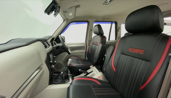 2014 Mahindra Scorpio S10, Diesel, Manual, 80,088 km, Right Side Front Door Cabin