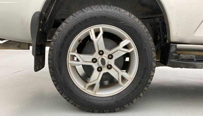 2014 Mahindra Scorpio S10, Diesel, Manual, 80,088 km, Right Rear Wheel
