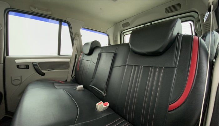 2014 Mahindra Scorpio S10, Diesel, Manual, 80,088 km, Right Side Rear Door Cabin