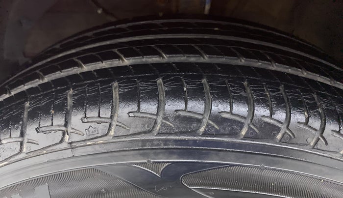 2017 Maruti Baleno DELTA 1.2 K12, Petrol, Manual, 9,209 km, Left Front Tyre Tread