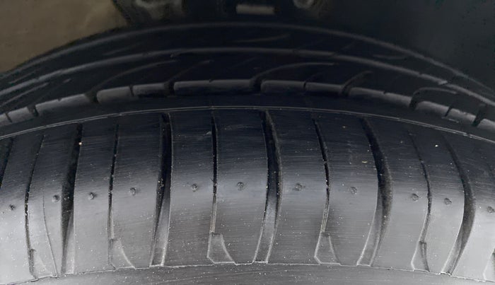2017 Volkswagen Polo HIGHLINE1.5L DIESEL, Diesel, Manual, 52,973 km, Right Front Tyre Tread