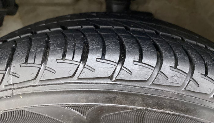 2014 Maruti Celerio VXI d, Petrol, Manual, 47,974 km, Left Front Tyre Tread