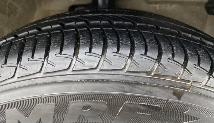 2014 Maruti Celerio VXI d, Petrol, Manual, 47,974 km, Right Front Tyre Tread