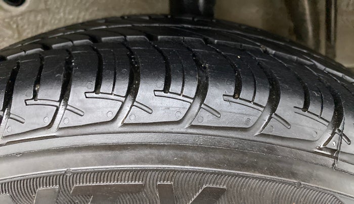 2014 Maruti Celerio VXI d, Petrol, Manual, 47,974 km, Left Rear Tyre Tread