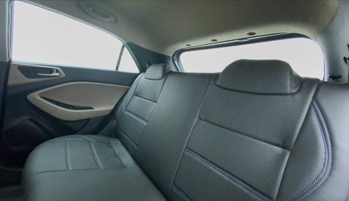 2017 Hyundai Elite i20 SPORTZ 1.4, Diesel, Manual, 73,167 km, Right Side Door Cabin View