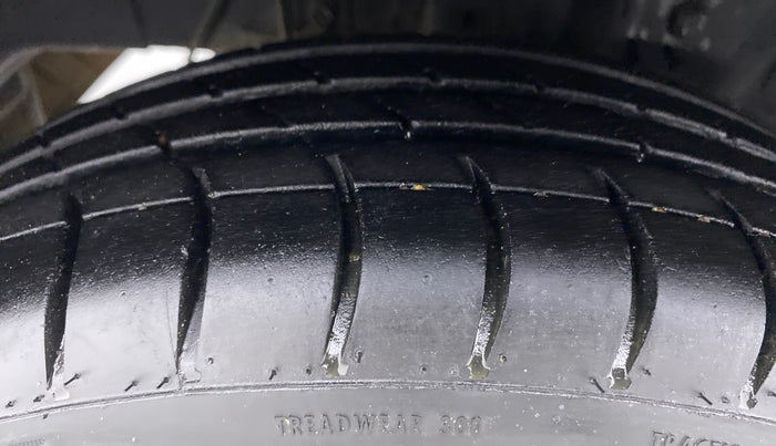 2015 Hyundai Eon MAGNA + 1.0 LITRE KAPPA, Petrol, Manual, 56,218 km, Right Rear Tyre Tread