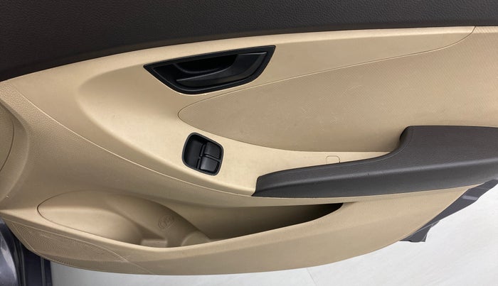 2015 Hyundai Eon MAGNA + 1.0 LITRE KAPPA, Petrol, Manual, 56,218 km, Driver Side Door Panels Control
