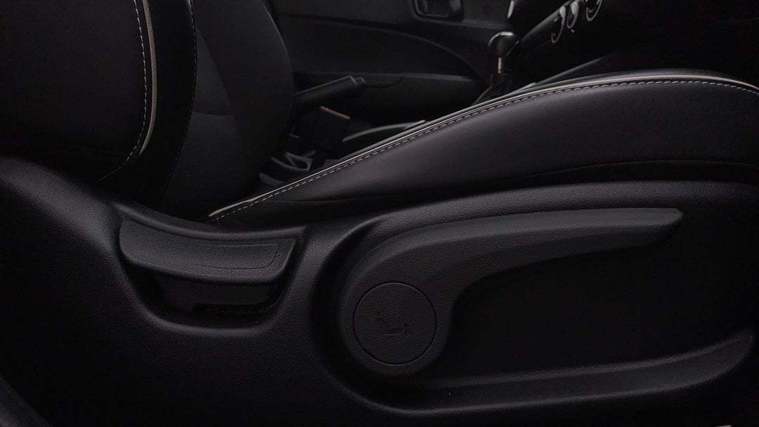 2021 Hyundai Venue Active, Automatic, 36251 km, Drivers Side Adjustment Panel