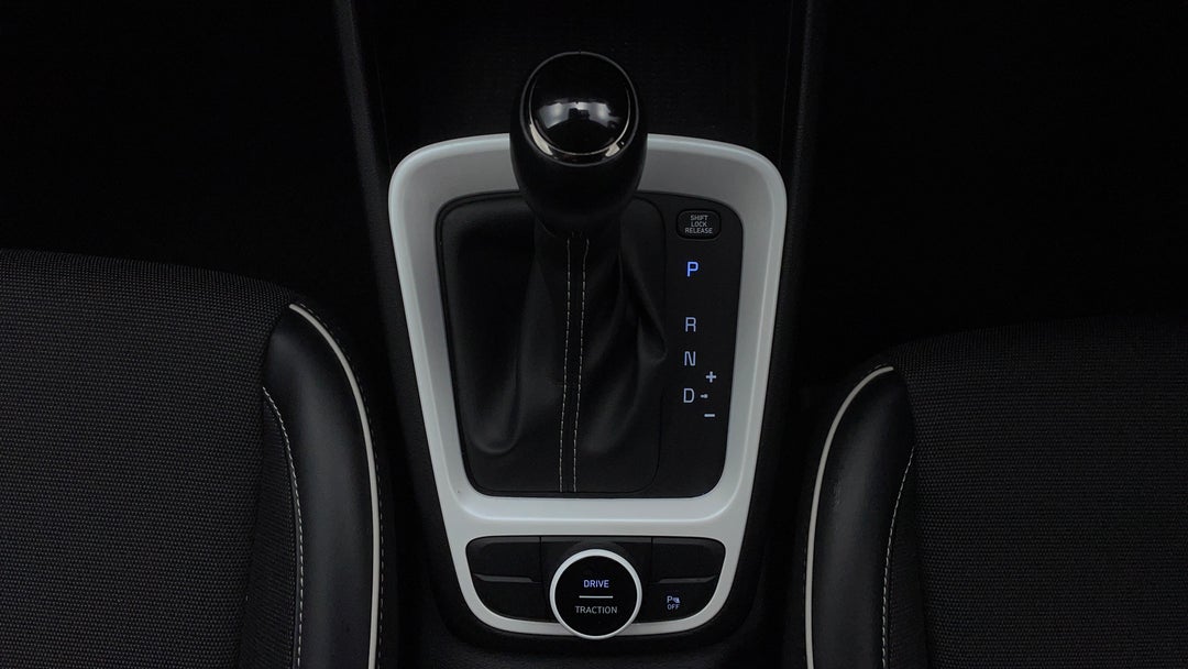 2021 Hyundai Venue Active, Automatic, 36251 km, Gear Lever 