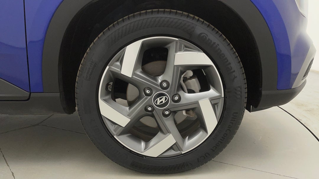 2021 Hyundai Venue Active, Automatic, 36251 km, Right Front Wheel