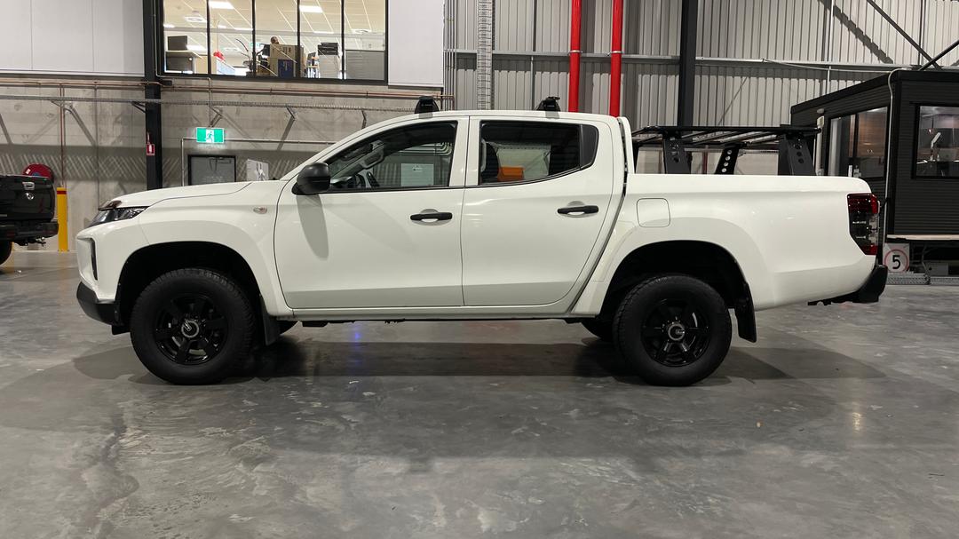 2019 Mitsubishi Triton Glx (4x4), Manual, 128071 km, Left Side View