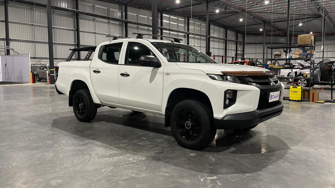 2019 Mitsubishi Triton Glx (4x4), Manual, 128071 km, Right Front Diagonal (45- Degree) View
