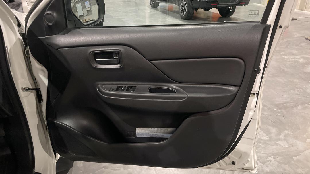 2019 Mitsubishi Triton Glx (4x4), Manual, 128071 km, Speaker View