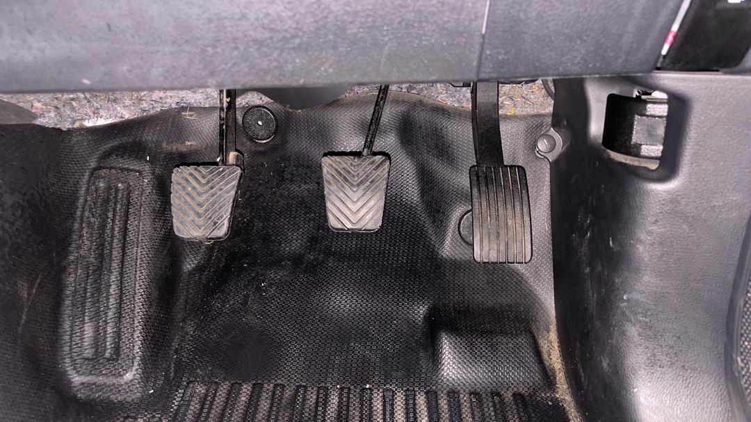 2019 Mitsubishi Triton Glx (4x4), Manual, 128071 km, Pedals and Footmat