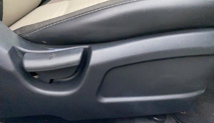 2018 Hyundai Elite i20 Magna Executive 1.2, Petrol, Manual, 22,897 km, Driver Side Adjustment Panel