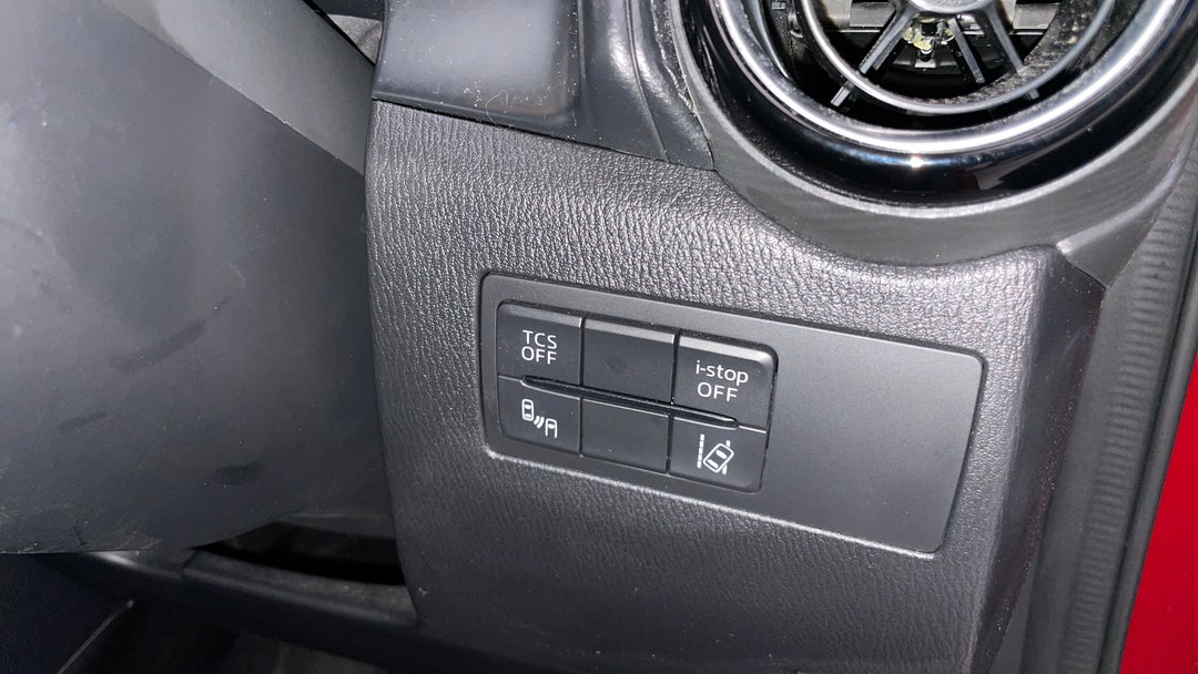 2017 Mazda CX-3 Akari (FWD), Automatic, 40186 km, Utility Switches/Buttons