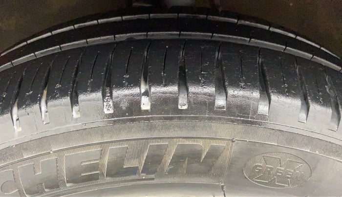2010 Maruti Ritz VXI ABS, Petrol, Manual, 1,43,381 km, Left Front Tyre Tread