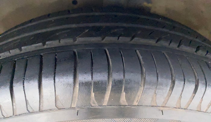 2014 Maruti Celerio VXI d, Petrol, Manual, 31,880 km, Left Front Tyre Tread