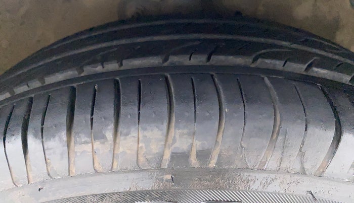 2014 Maruti Celerio VXI d, Petrol, Manual, 31,880 km, Right Front Tyre Tread