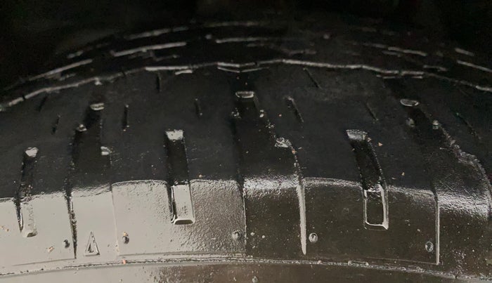 2016 Mahindra XUV500 W6, Diesel, Manual, 63,979 km, Left Front Tyre Tread