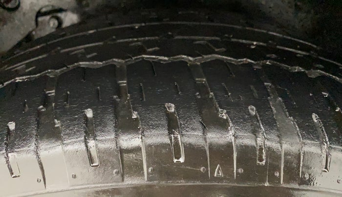 2016 Mahindra XUV500 W6, Diesel, Manual, 63,979 km, Right Rear Tyre Tread