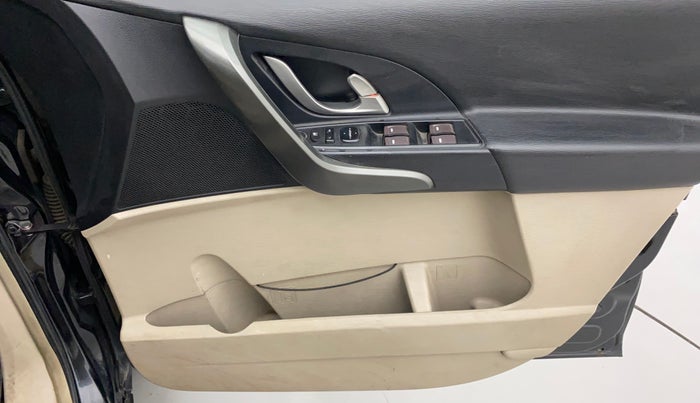 2016 Mahindra XUV500 W6, Diesel, Manual, 63,979 km, Driver Side Door Panels Control