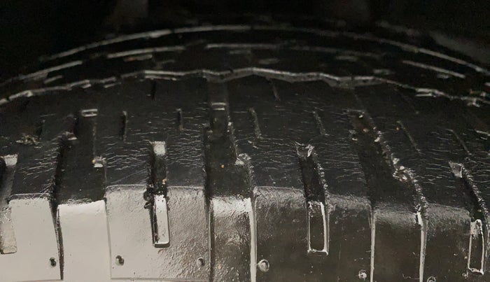 2016 Mahindra XUV500 W6, Diesel, Manual, 63,979 km, Right Front Tyre Tread