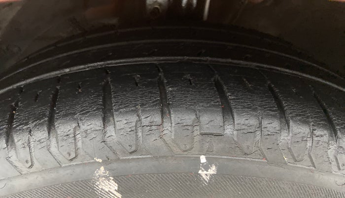 2015 Maruti Baleno ZETA DDIS 190, Diesel, Manual, 71,068 km, Left Front Tyre Tread