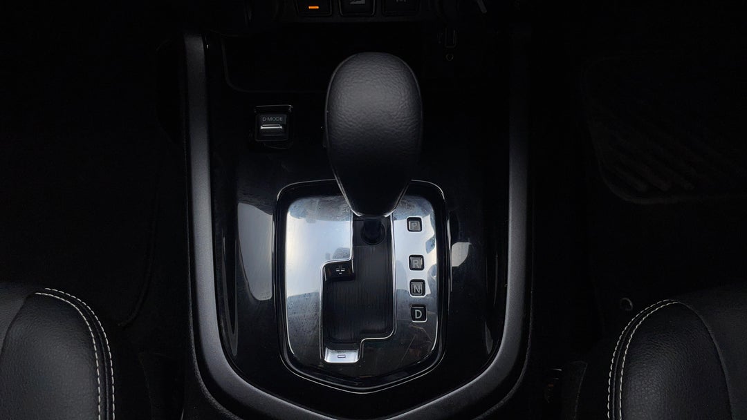 2023 Nissan Navara Pro-4x (4x4), Automatic, 14481 km, Gear Lever 