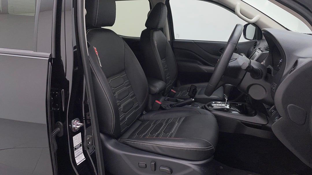 2023 Nissan Navara Pro-4x (4x4), Automatic, 14481 km, Right Side Front Door Cabin View