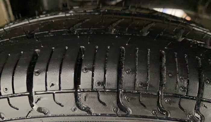2014 Maruti Alto 800 LXI, Petrol, Manual, 60,815 km, Left Rear Tyre Tread