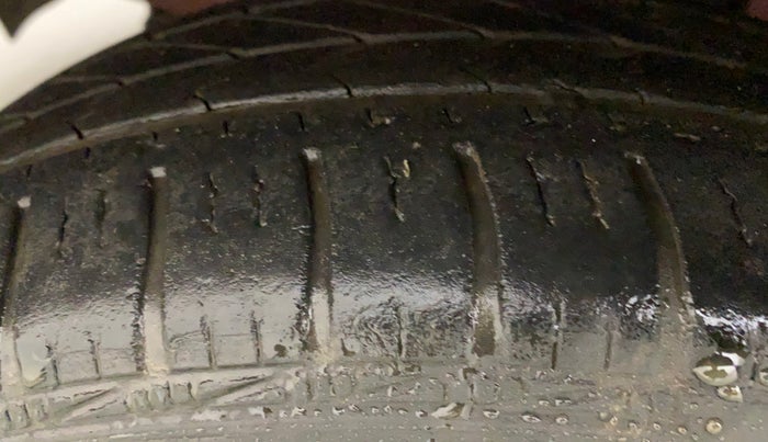 2011 Honda Brio S MT, Petrol, Manual, 68,158 km, Left Front Tyre Tread