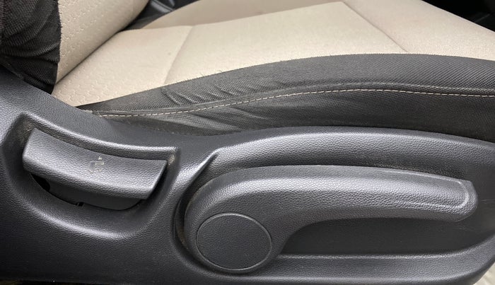 2014 Hyundai Elite i20 ASTA 1.2, CNG, Manual, 1,07,493 km, Driver Side Adjustment Panel