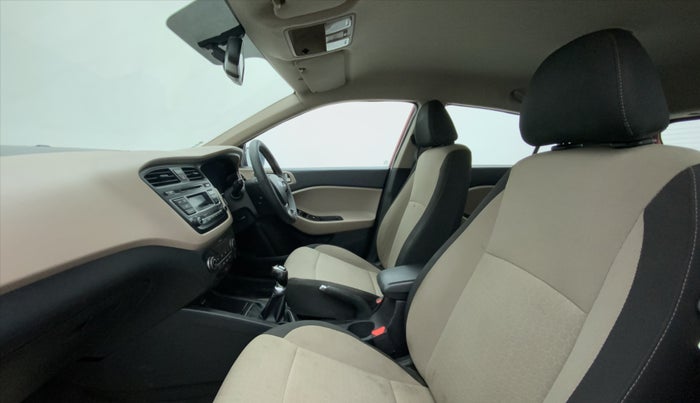 2014 Hyundai Elite i20 ASTA 1.2, CNG, Manual, 1,07,493 km, Right Side Front Door Cabin