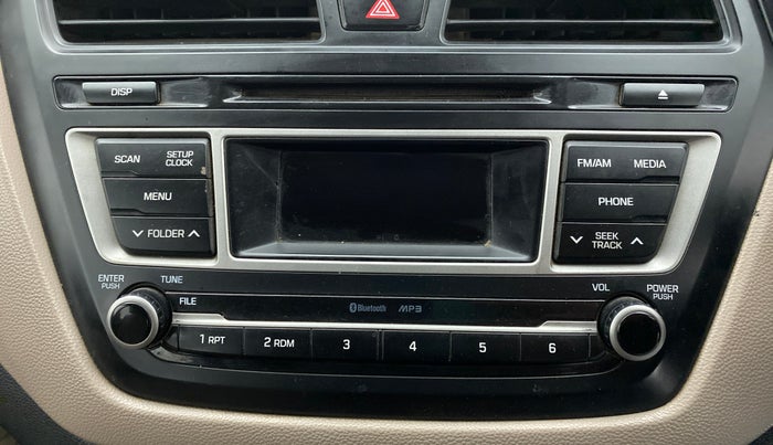 2014 Hyundai Elite i20 ASTA 1.2, CNG, Manual, 1,07,493 km, Infotainment system - Button has minor damage