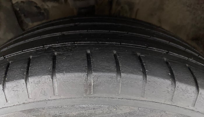 2014 Hyundai Elite i20 ASTA 1.2, CNG, Manual, 1,07,493 km, Left Front Tyre Tread